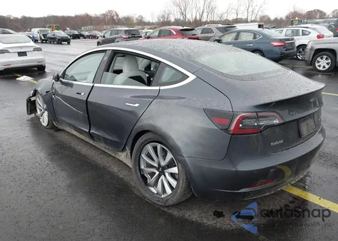 2019 Tesla Model 3 Long Range/Performance z USA, uszkodzony, nr VIN 5YJ3E1EB1KF195724